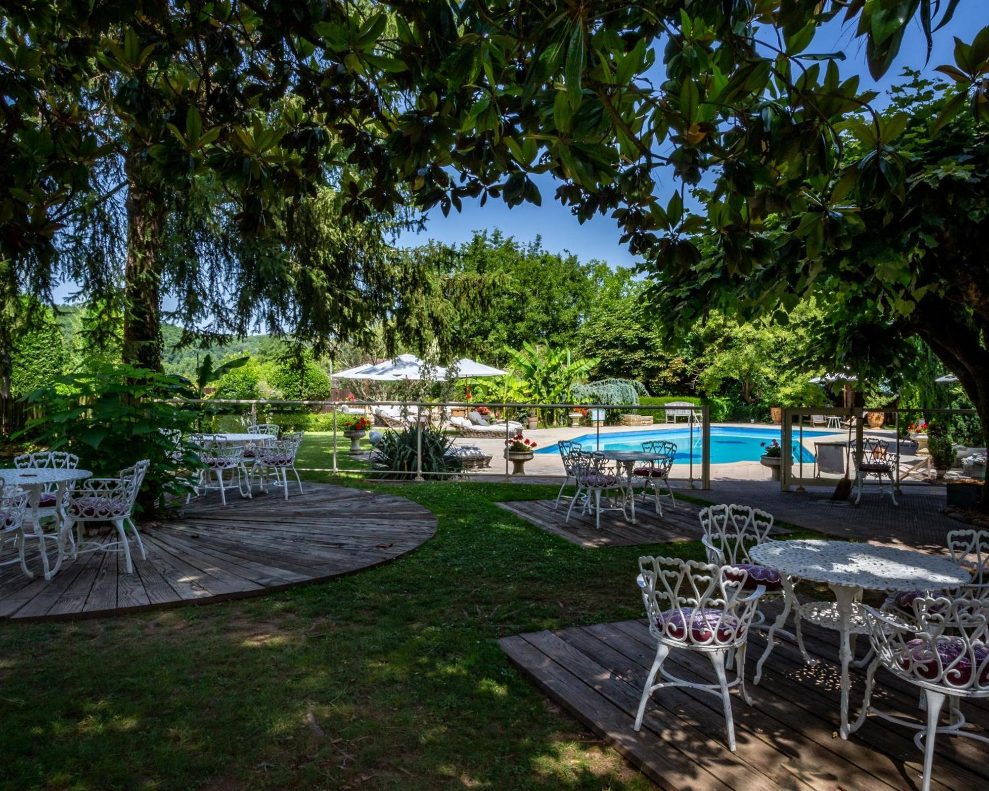 Hotel Restaurant Le Centenaire Les Eyzies Exterior foto
